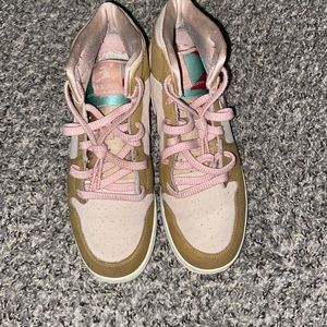 These shoes has only been worn 3 times.